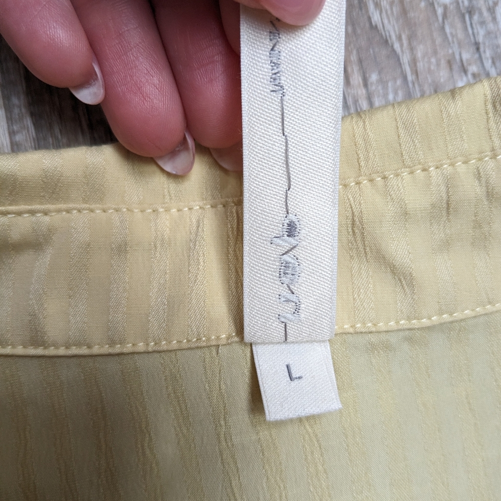 Nap Fantastic Curved Hem Blouse Pastel Butter Yellow Size Large - Picture 11 of 16